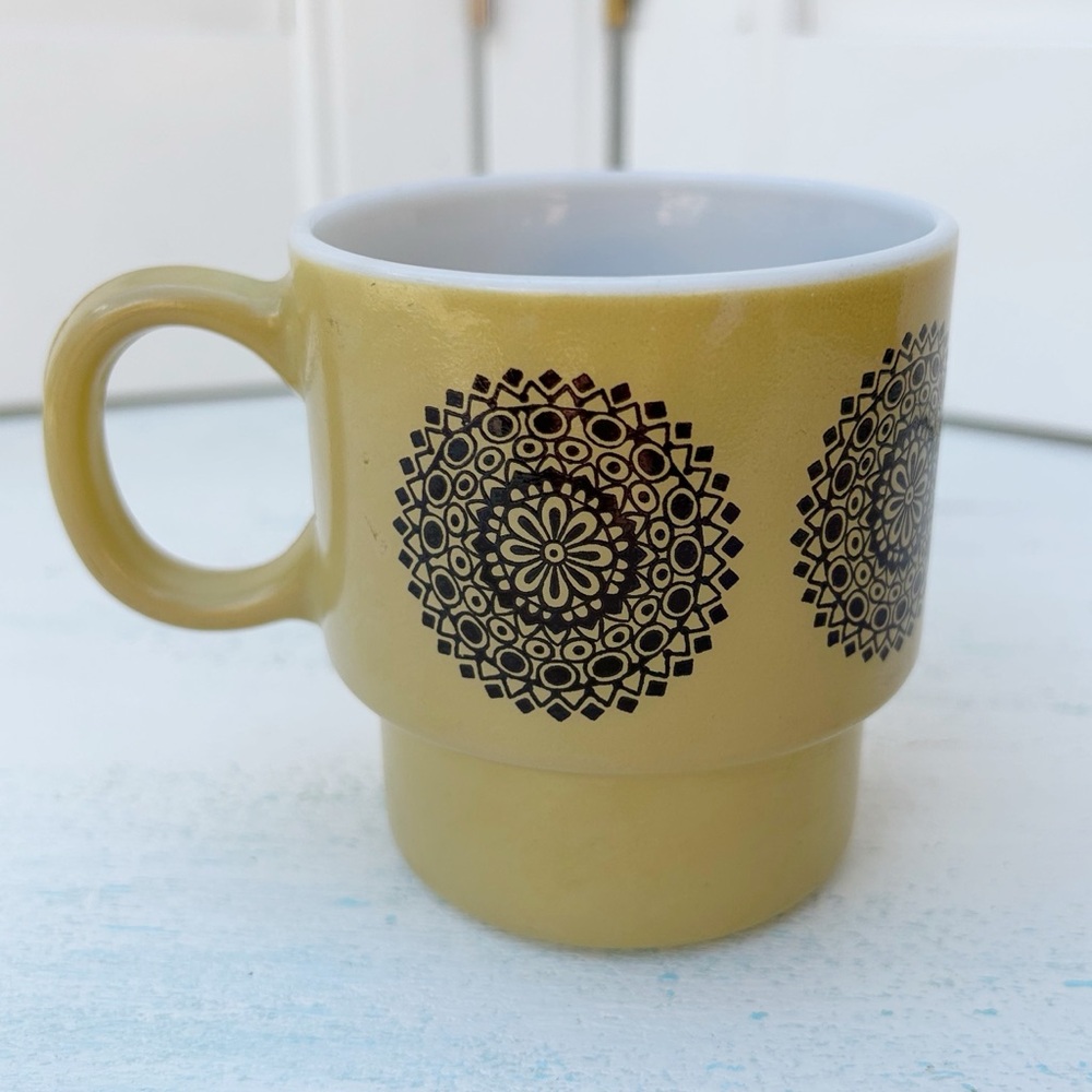 Vintage Mid Century Modern Milk Glass Stackable Mugs Flower Mandala 3.5"